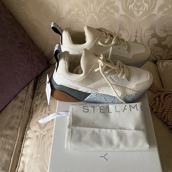 箱,保存袋ち付きSTELLA McCARTNEY ホワイトスニーカー サイズ37 箱,保存袋ち付きSTELLA McCARTNEY ホワイトスニーカー サイズ37